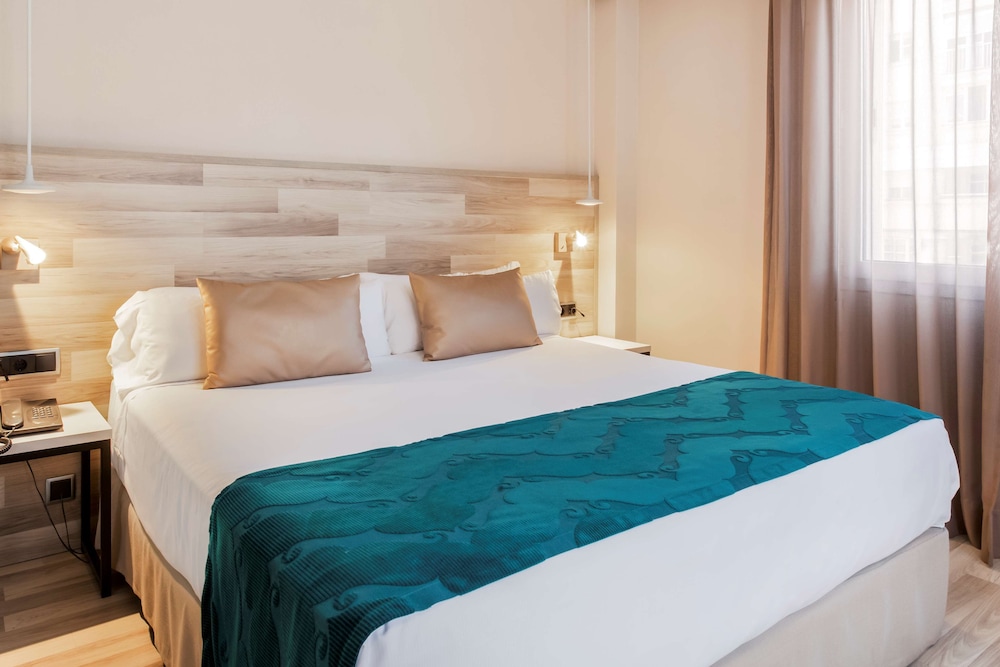 Catalonia Santa Justa — Hotel rooms in Seville, Andalusia