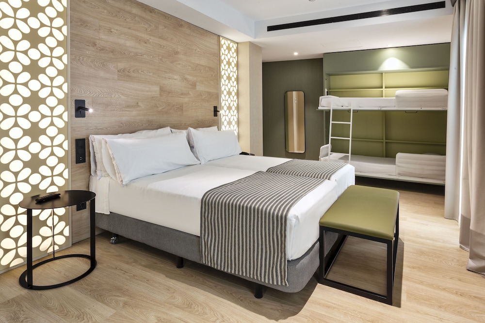 Catalonia Santa Justa — Hotel rooms in Seville, Andalusia