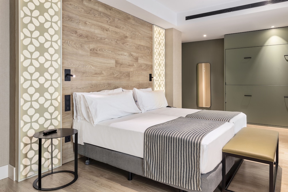 Catalonia Santa Justa — Hotel rooms in Seville, Andalusia