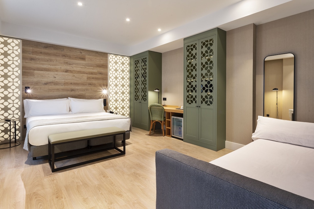 Catalonia Santa Justa — Hotel rooms in Seville, Andalusia