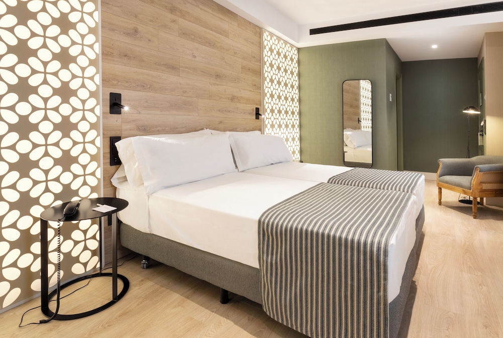 Catalonia Santa Justa — Hotel rooms in Seville, Andalusia