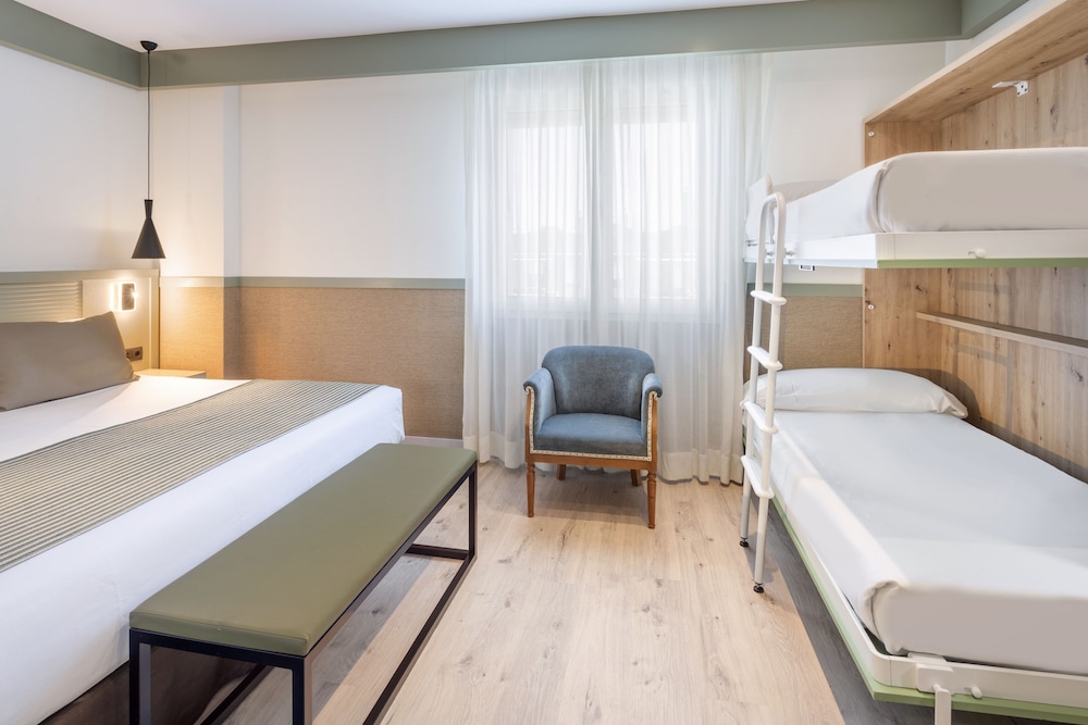 Catalonia Santa Justa — Hotel rooms in Seville, Andalusia
