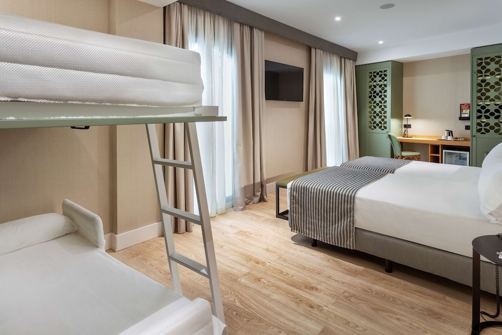 Catalonia Santa Justa — Hotel rooms in Seville, Andalusia