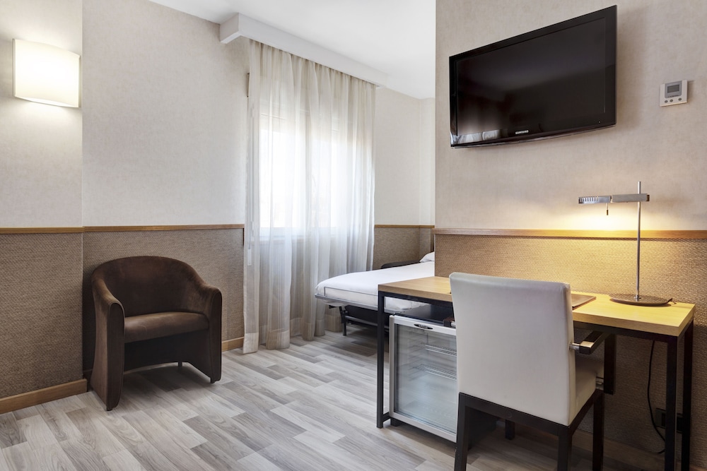 Catalonia Santa Justa — Hotel rooms in Seville, Andalusia