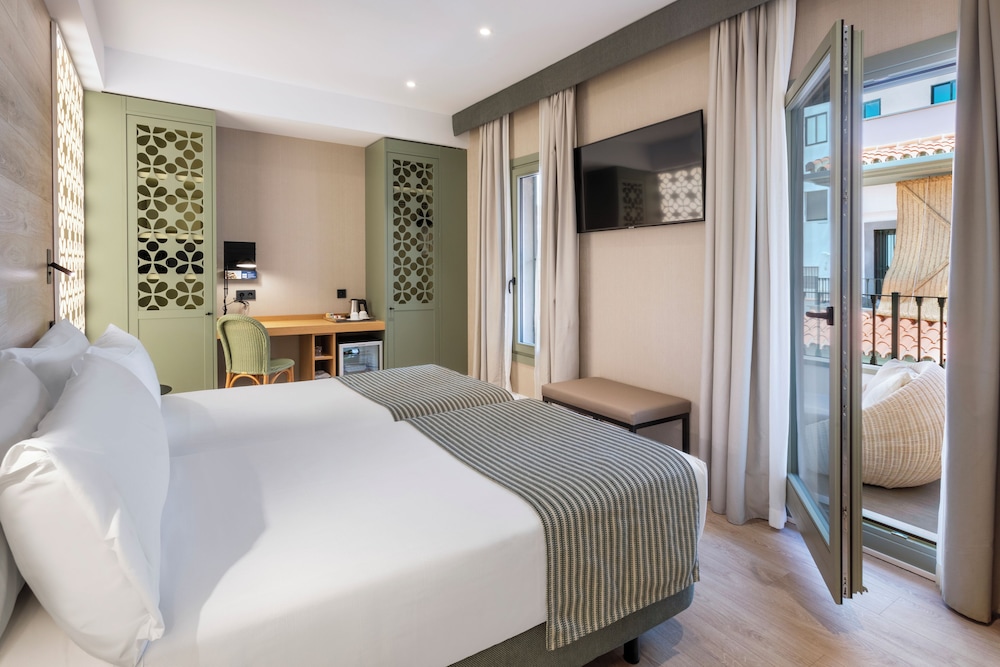 Catalonia Santa Justa — Hotel rooms in Seville, Andalusia