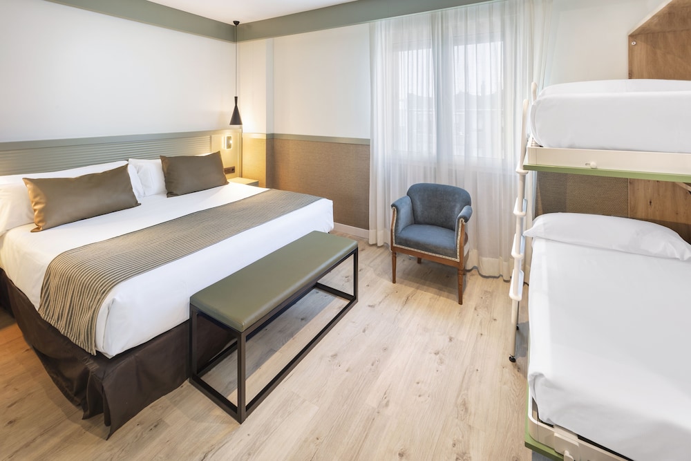 Catalonia Santa Justa — Hotel rooms in Seville, Andalusia