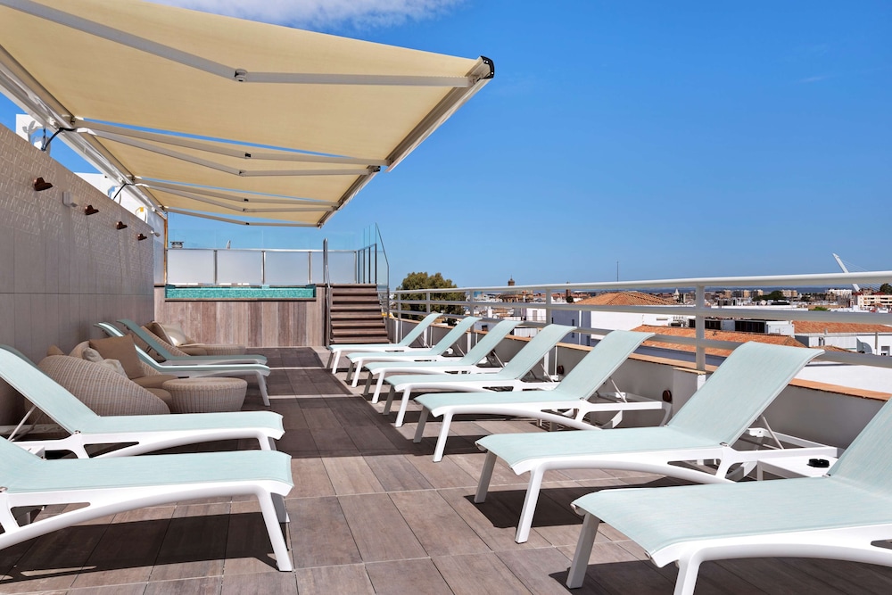 Catalonia Santa Justa — Swimming pool in Seville, Andalusia