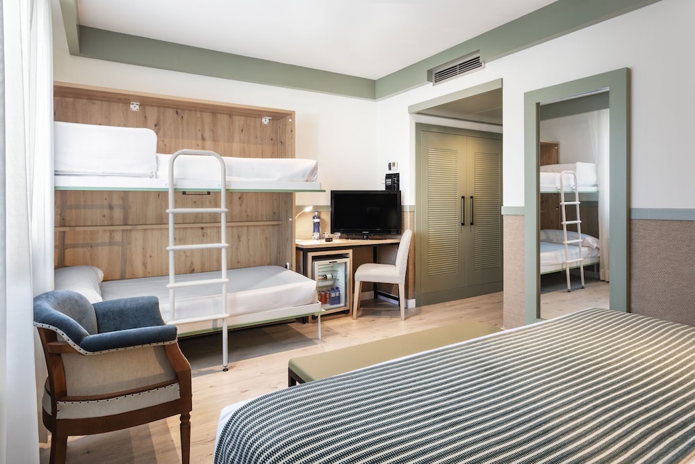 Catalonia Santa Justa — Hotel rooms in Seville, Andalusia