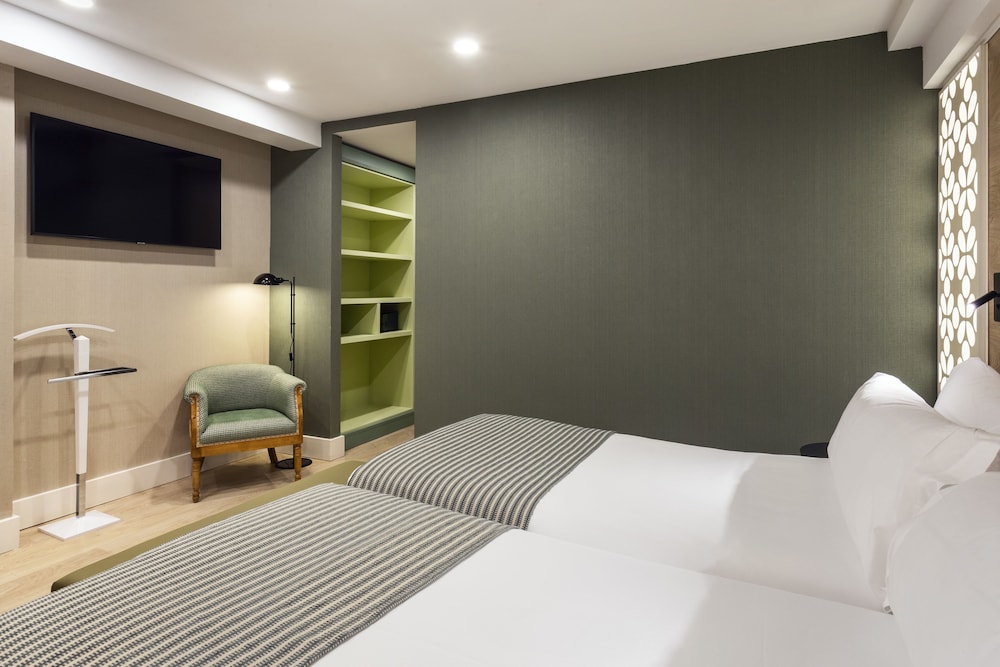 Catalonia Santa Justa — Hotel rooms in Seville, Andalusia