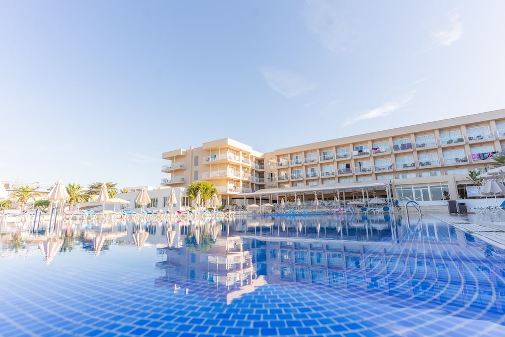 Minura Hotel Sur Menorca — Main photo in Punta Prima, Balearic Islands