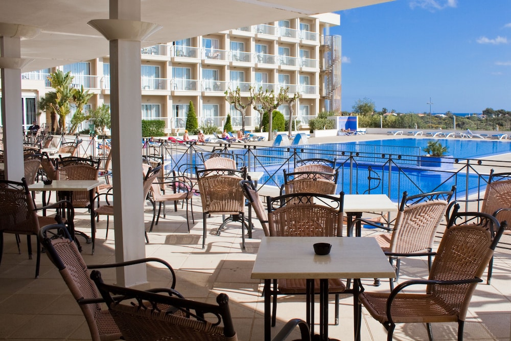 Minura Hotel Sur Menorca — Restaurant in Punta Prima, Balearic Islands
