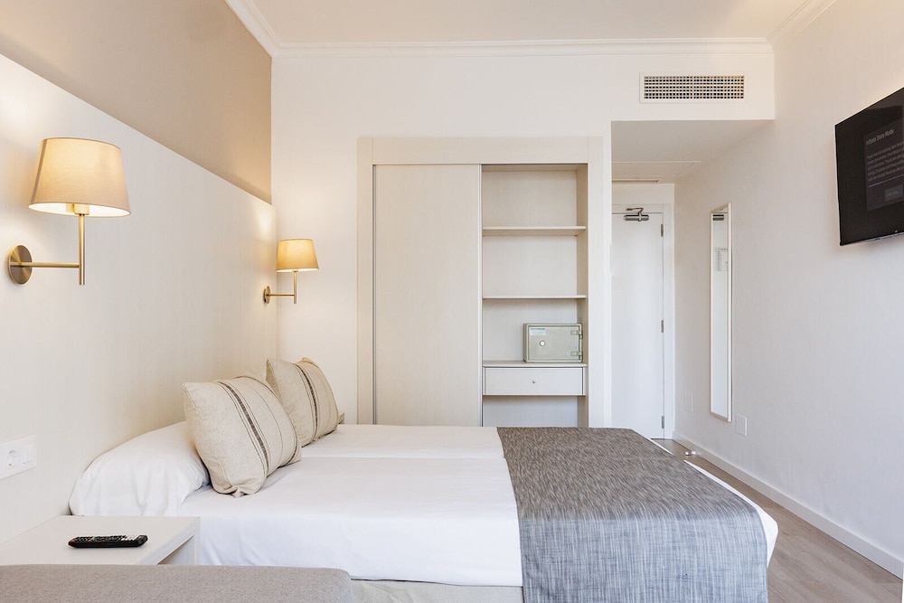 Minura Hotel Sur Menorca — Rooms in Punta Prima, Balearic Islands