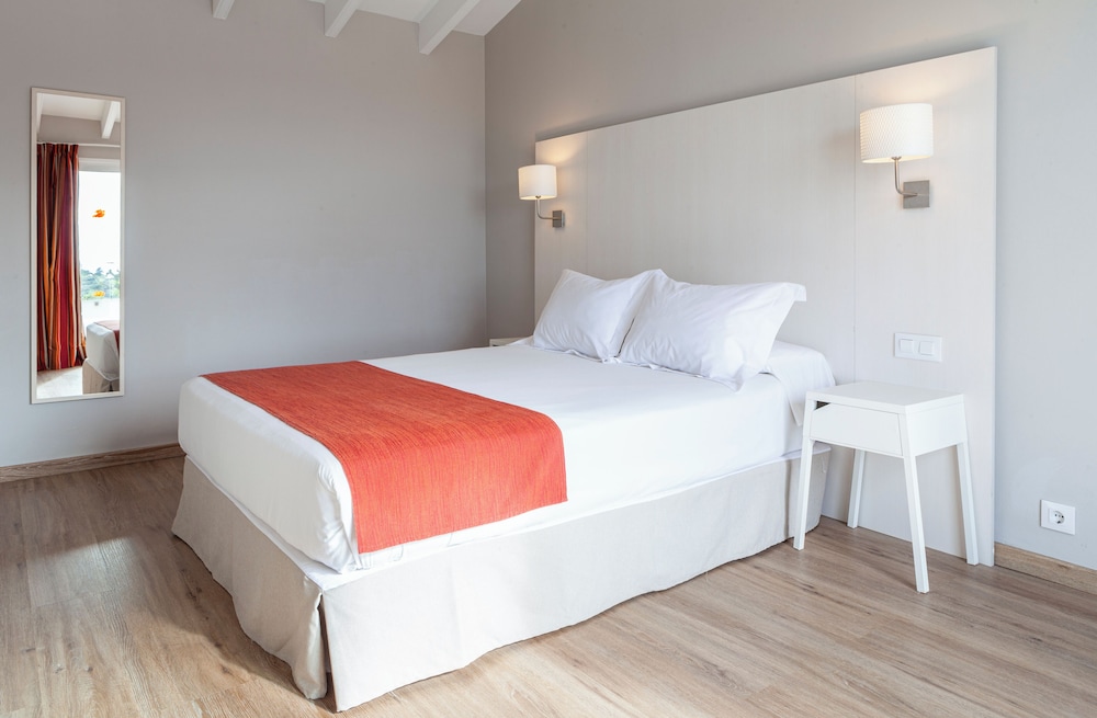 Minura Hotel Sur Menorca — Rooms in Punta Prima, Balearic Islands