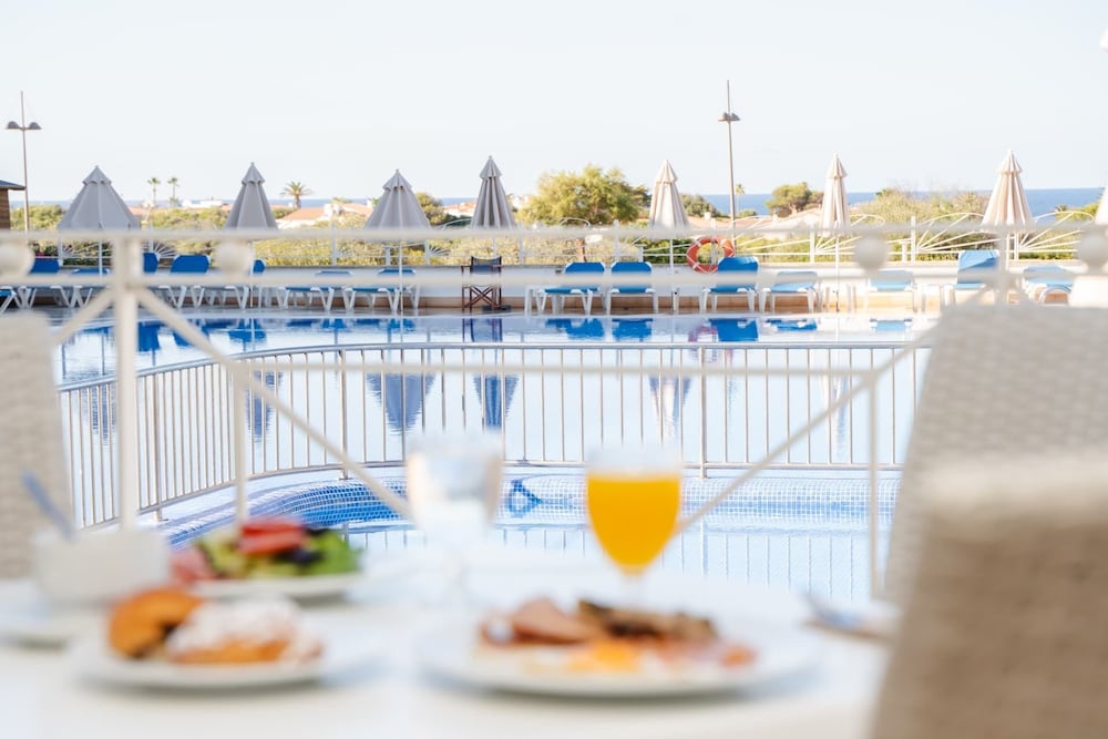 Minura Hotel Sur Menorca — Restaurant in Punta Prima, Balearic Islands