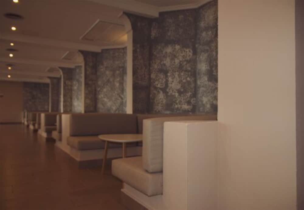 Minura Hotel Sur Menorca — Restaurant in Punta Prima, Balearic Islands
