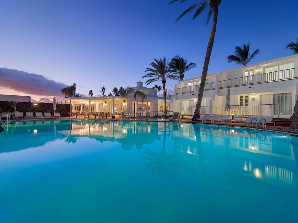 Plus Fariones Apartamentos — Swimming pool in Puerto del Carmen, Canary Islands
