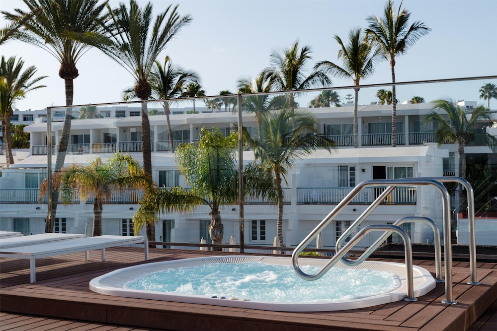 Plus Fariones Apartamentos — Spa in Puerto del Carmen, Canary Islands