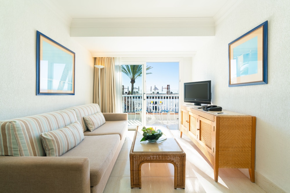 Plus Fariones Apartamentos — Hotel rooms in Puerto del Carmen, Canary Islands
