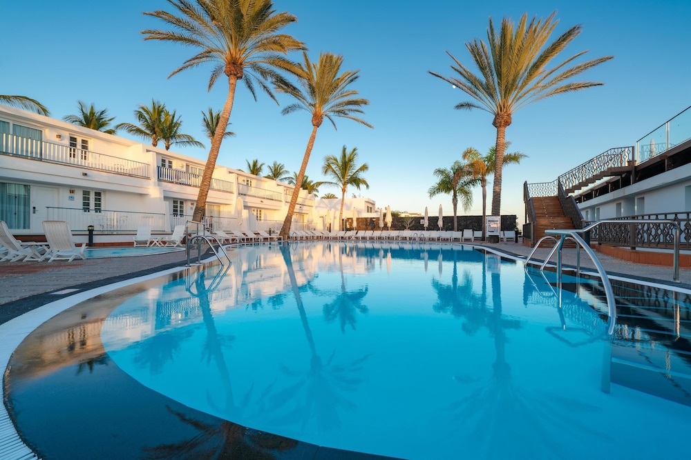 Plus Fariones Apartamentos — Main photo in Puerto del Carmen, Canary Islands