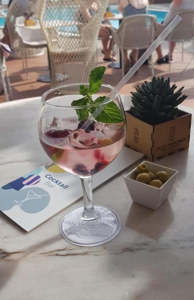 Plus Fariones Apartamentos — Restaurant & bars in Puerto del Carmen, Canary Islands