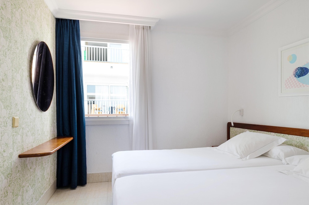 Plus Fariones Apartamentos — Hotel rooms in Puerto del Carmen, Canary Islands