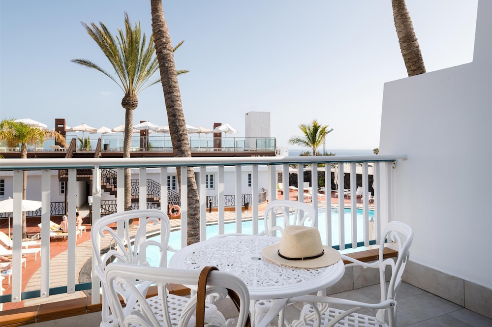 Plus Fariones Apartamentos — Swimming pool in Puerto del Carmen, Canary Islands