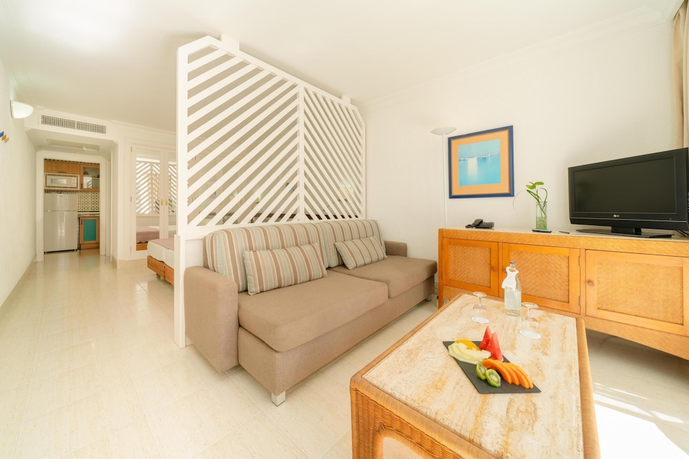 Plus Fariones Apartamentos — Hotel rooms in Puerto del Carmen, Canary Islands