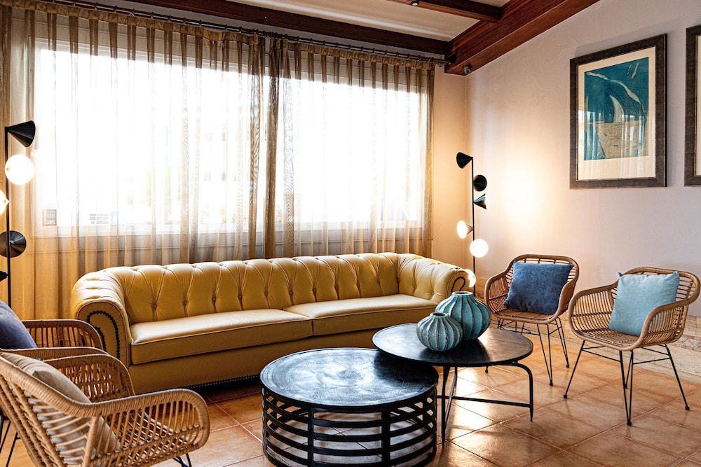 Plus Fariones Apartamentos — Hotel rooms in Puerto del Carmen, Canary Islands