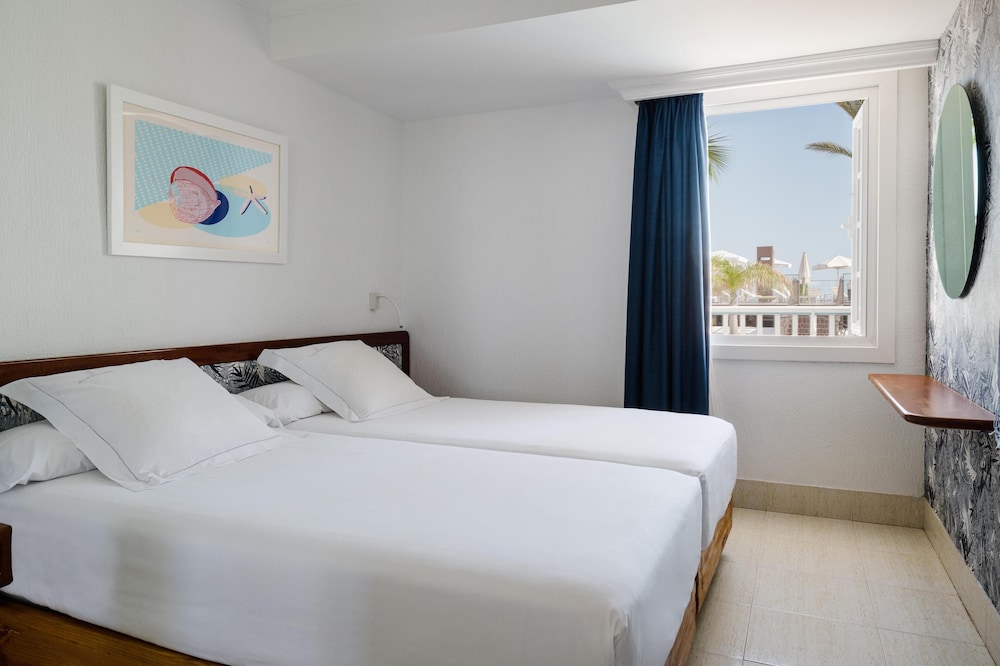 Plus Fariones Apartamentos — Hotel rooms in Puerto del Carmen, Canary Islands