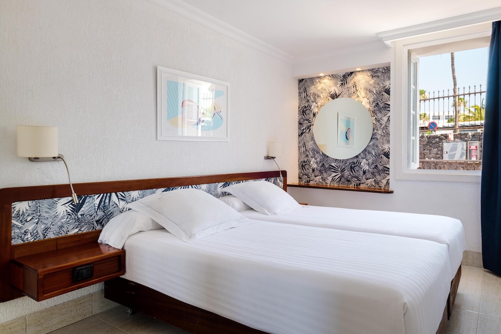 Plus Fariones Apartamentos — Hotel rooms in Puerto del Carmen, Canary Islands
