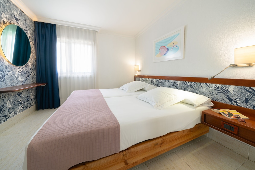 Plus Fariones Apartamentos — Hotel rooms in Puerto del Carmen, Canary Islands