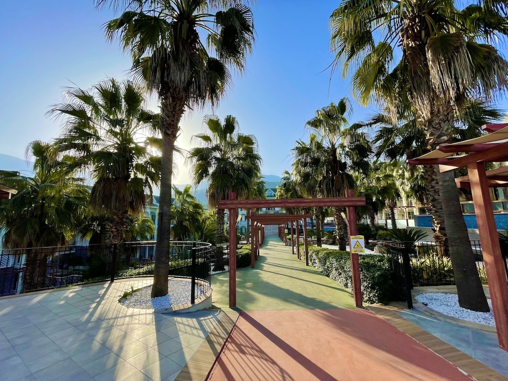 Green Forest Holiday Village — Hotel building in Fethiye, Mugla