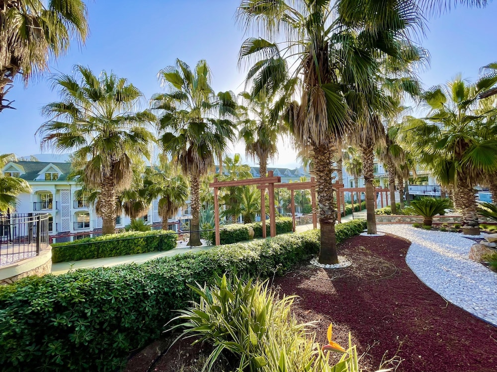 Green Forest Holiday Village — Hotel building in Fethiye, Mugla