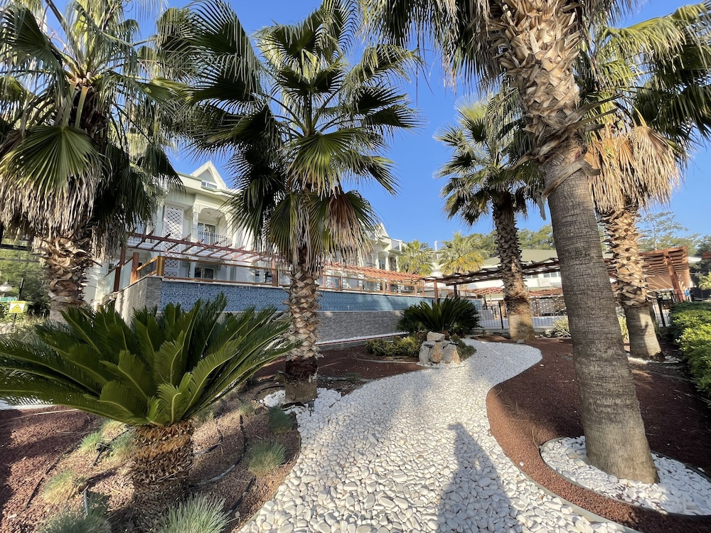 Green Forest Holiday Village — Hotel building in Fethiye, Mugla