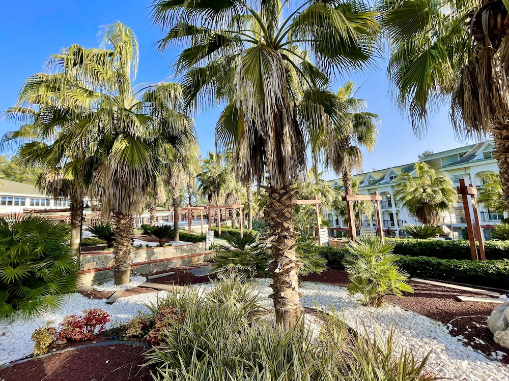 Green Forest Holiday Village — Hotel building in Fethiye, Mugla