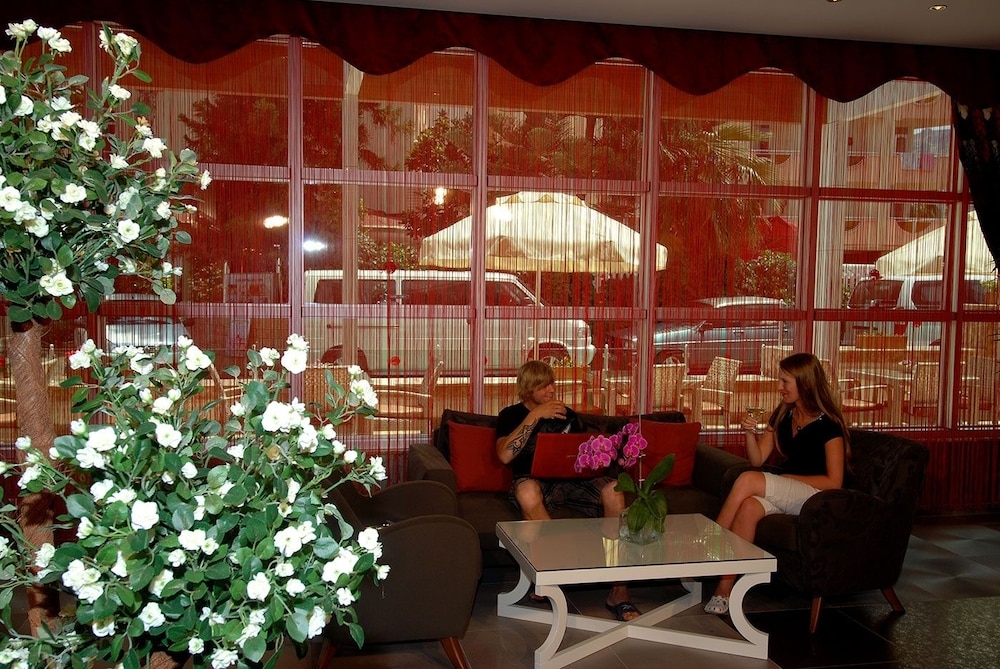 Hatipoglu Beach Hotel — Restaurant & bars in Alanya