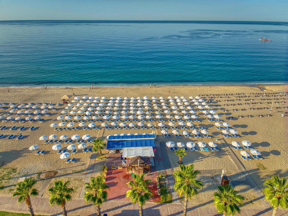 Hatipoglu Beach Hotel — Beach in Alanya