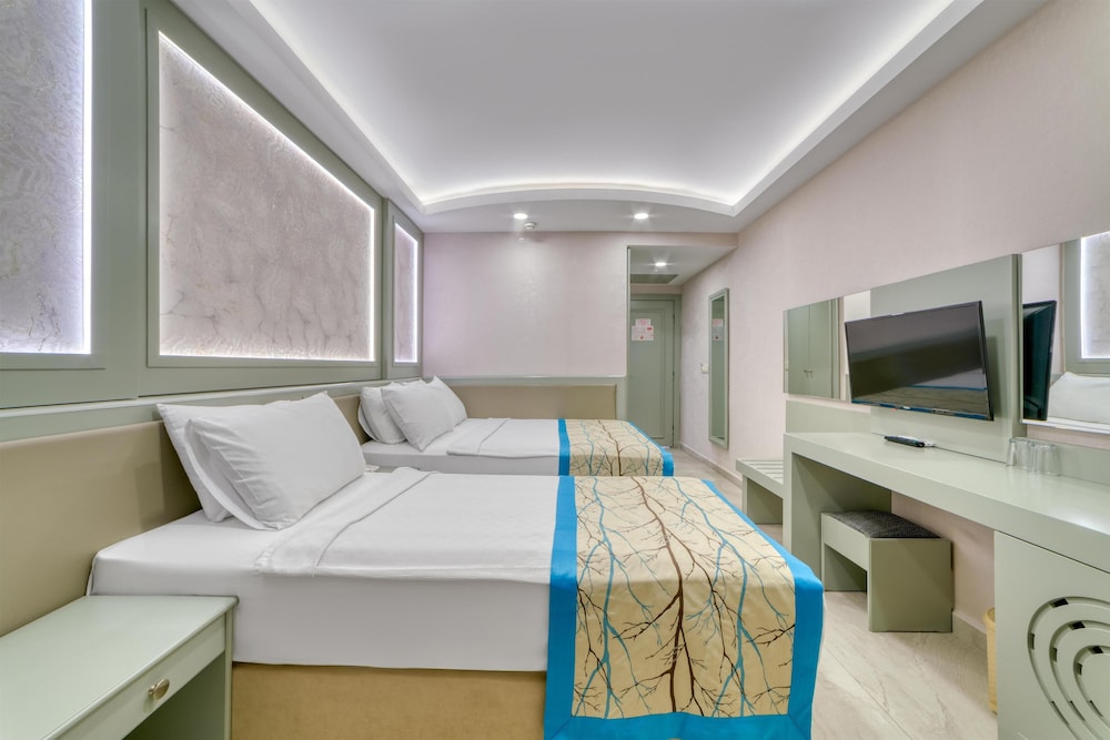 Hatipoglu Beach Hotel — Hotel rooms in Alanya