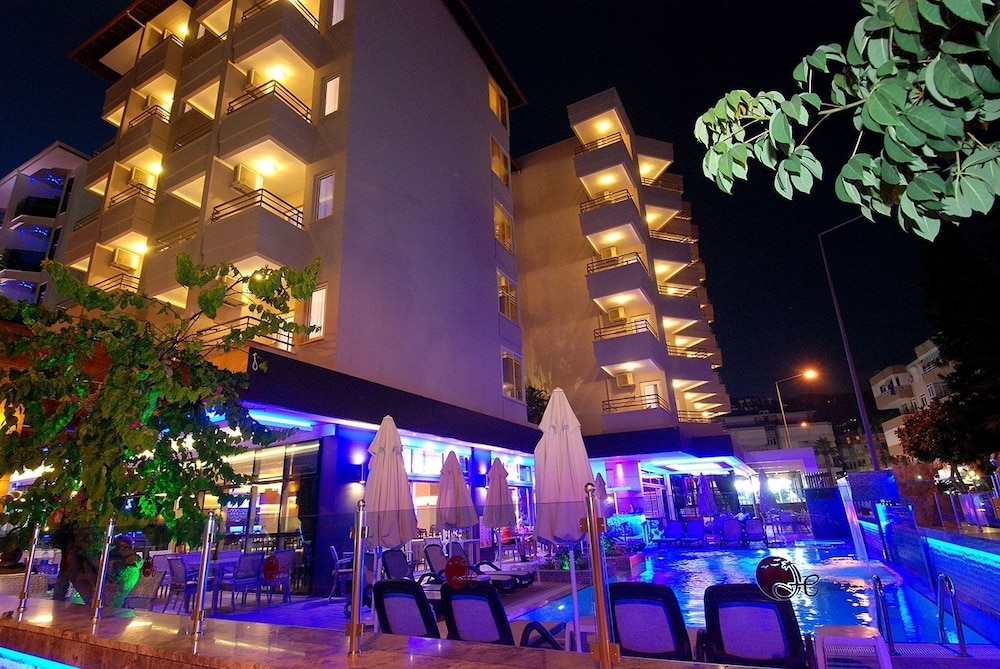 Hatipoglu Beach Hotel — Hotel building in Alanya