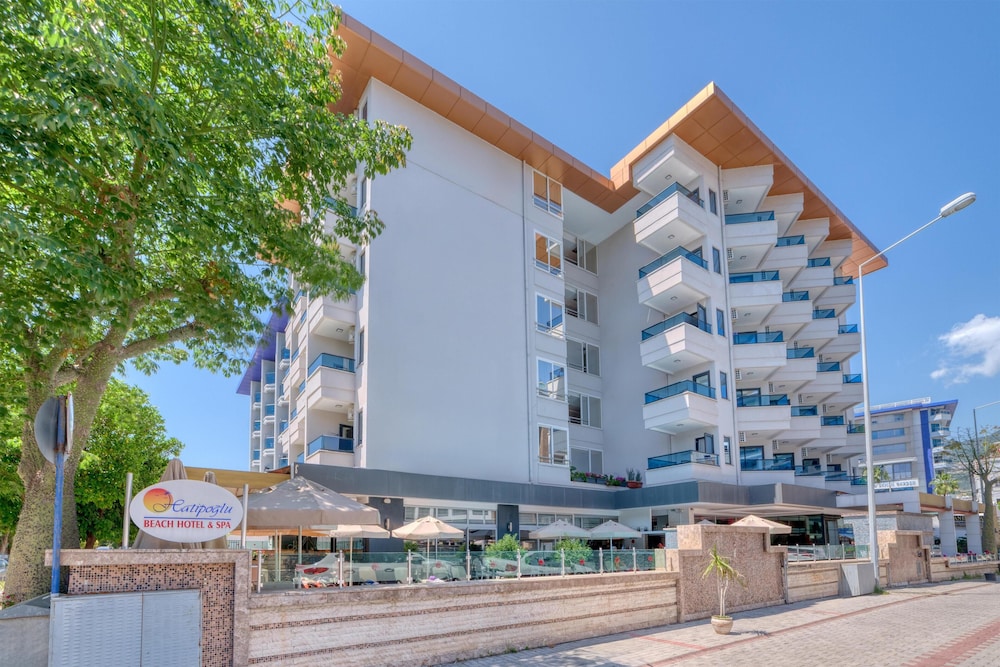 Hatipoglu Beach Hotel — Hotel building in Alanya