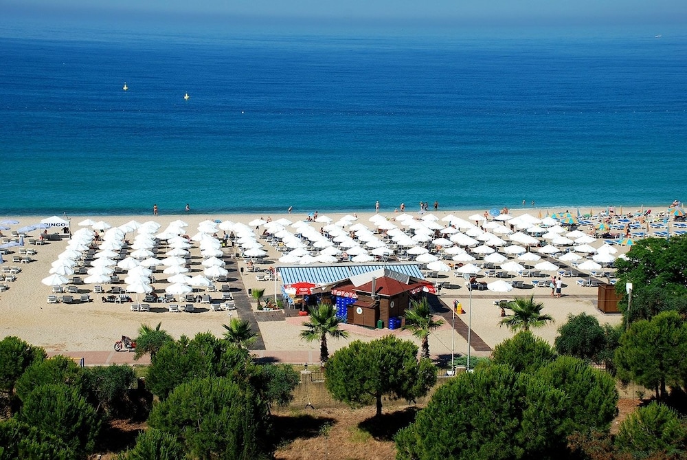 Hatipoglu Beach Hotel — Beach in Alanya