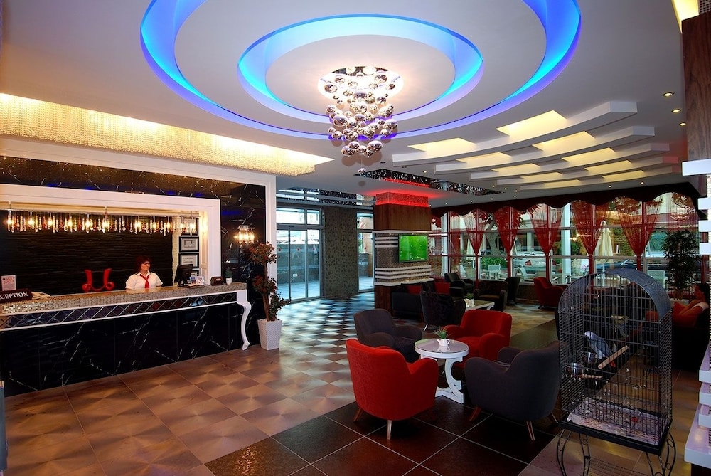 Hatipoglu Beach Hotel — Hotel building in Alanya