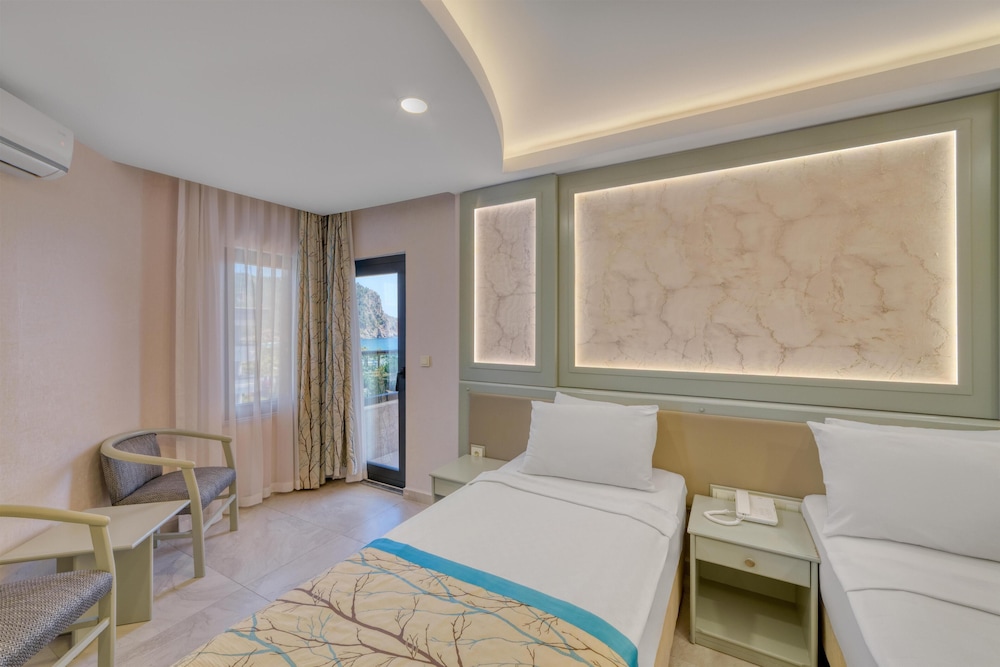 Hatipoglu Beach Hotel — Hotel rooms in Alanya