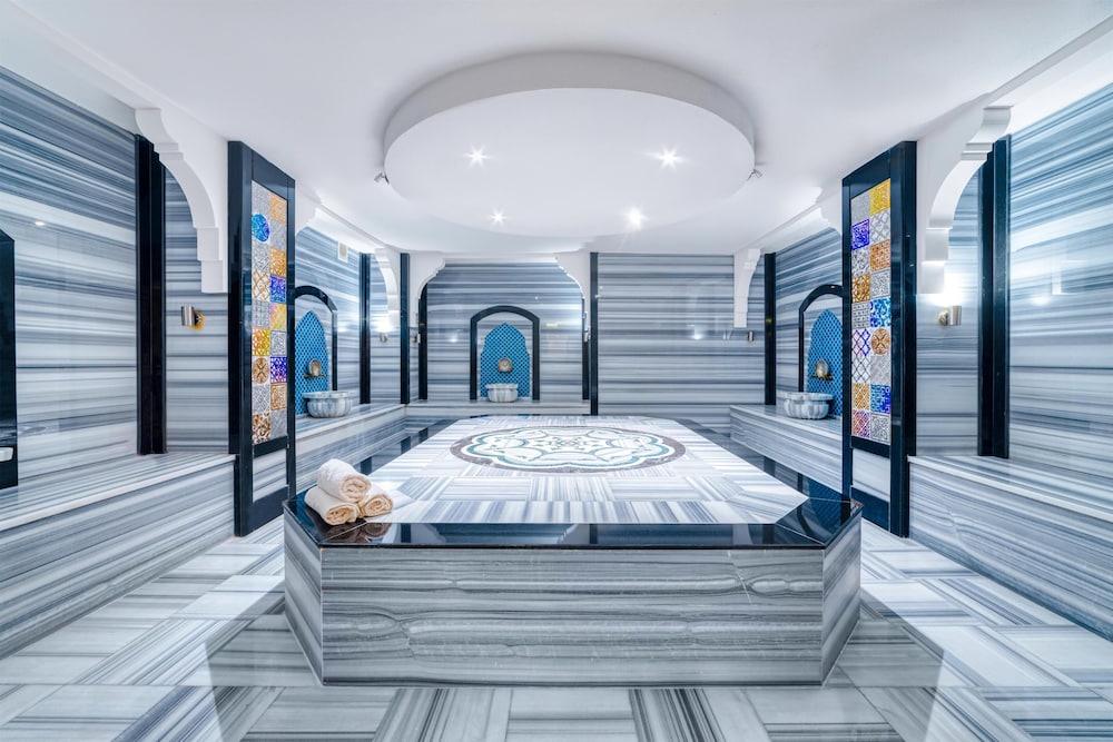 Hatipoglu Beach Hotel — Hotel rooms in Alanya