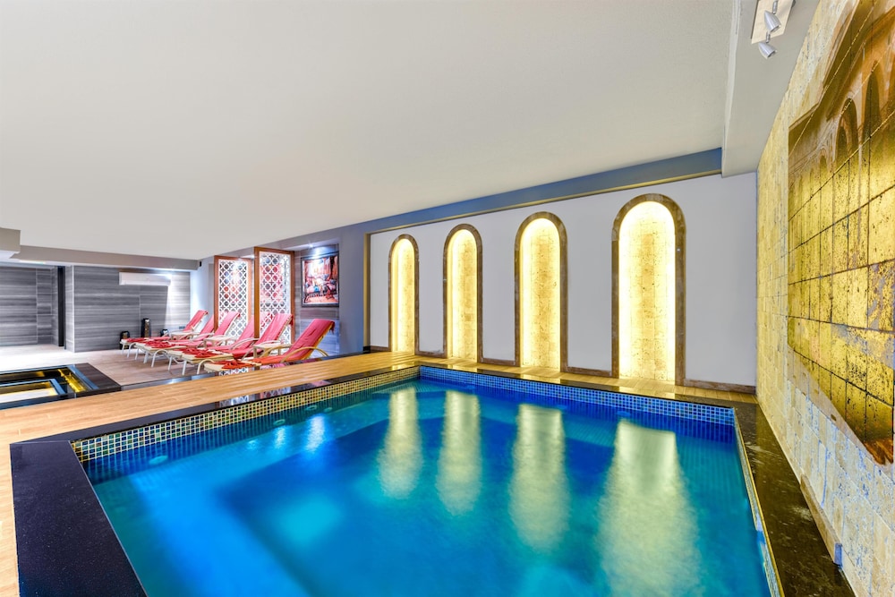 Hatipoglu Beach Hotel — Swimming pool in Alanya