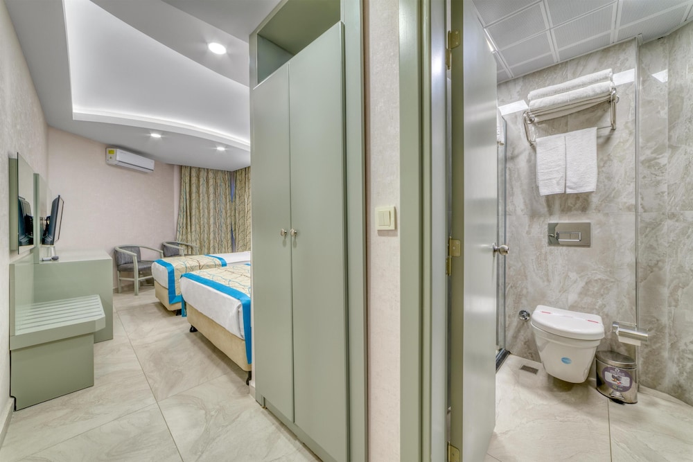 Hatipoglu Beach Hotel — Hotel rooms in Alanya