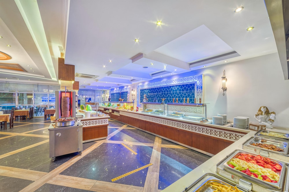 Hatipoglu Beach Hotel — Restaurant & bars in Alanya