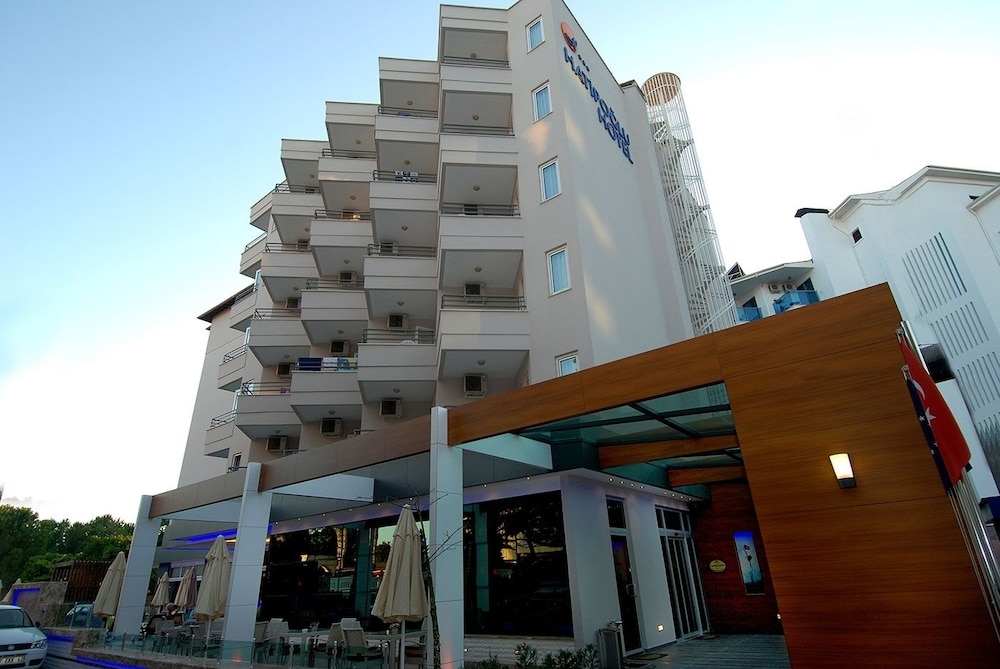 Hatipoglu Beach Hotel — Hotel building in Alanya