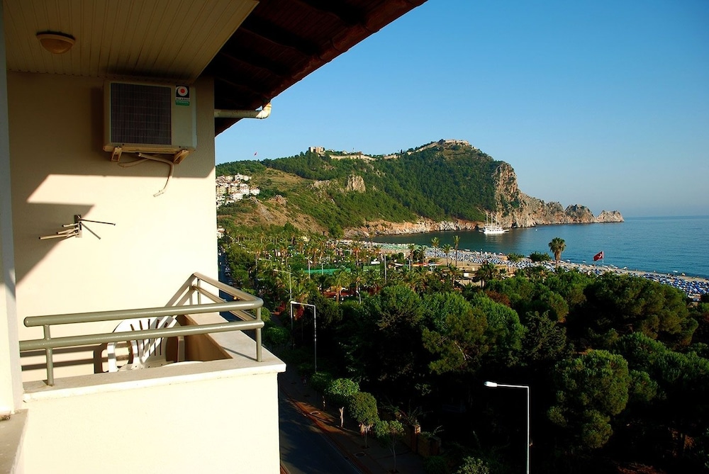 Hatipoglu Beach Hotel — Attractions in the area in Alanya