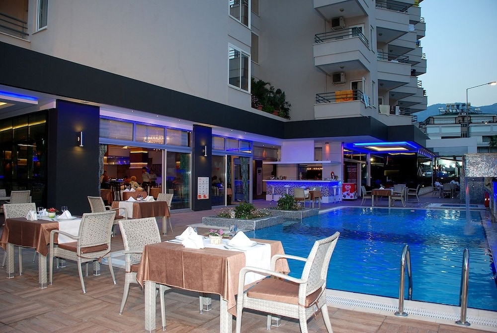 Hatipoglu Beach Hotel — Restaurant & bars in Alanya